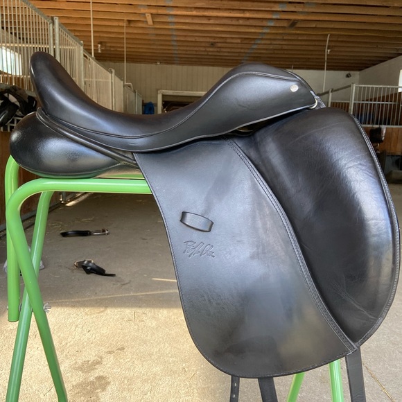 Custom Saddlery Steffen’s Advantage Dressage Saddle 17.5 M - Picture 2 of 16